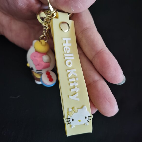 Hello Kitty Baker keychain - Picture 2 of 4